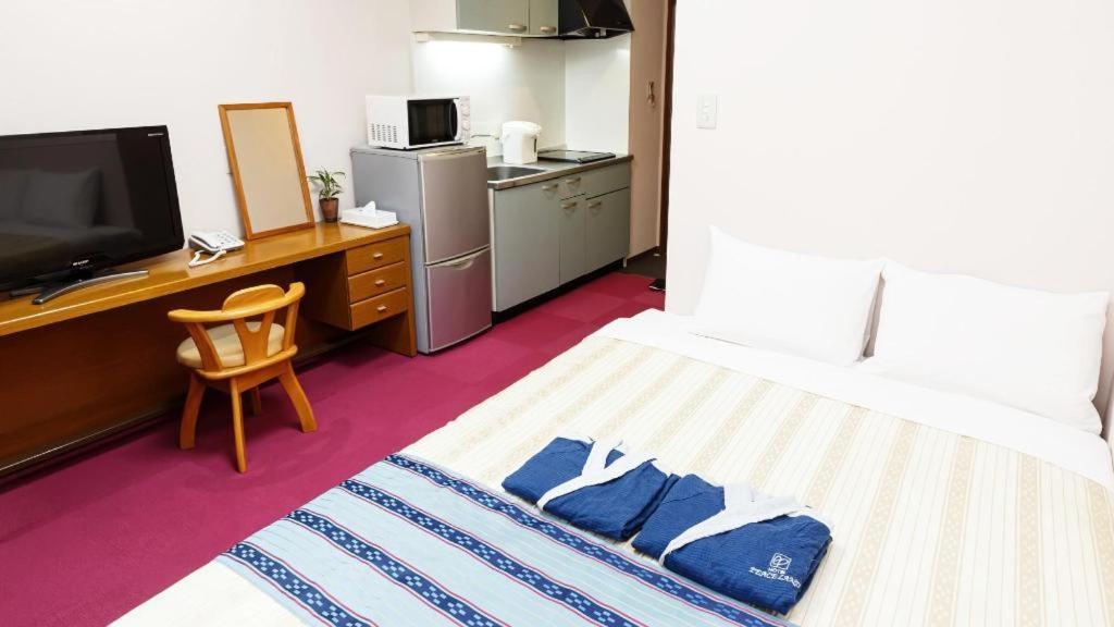 Hotel Peace Land Kume Наха Экстерьер фото